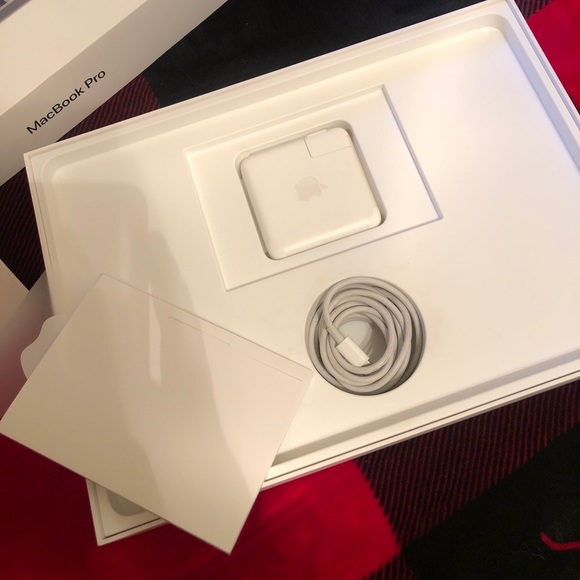 MacBook Pro 13.3’ - Picture 2 of 7